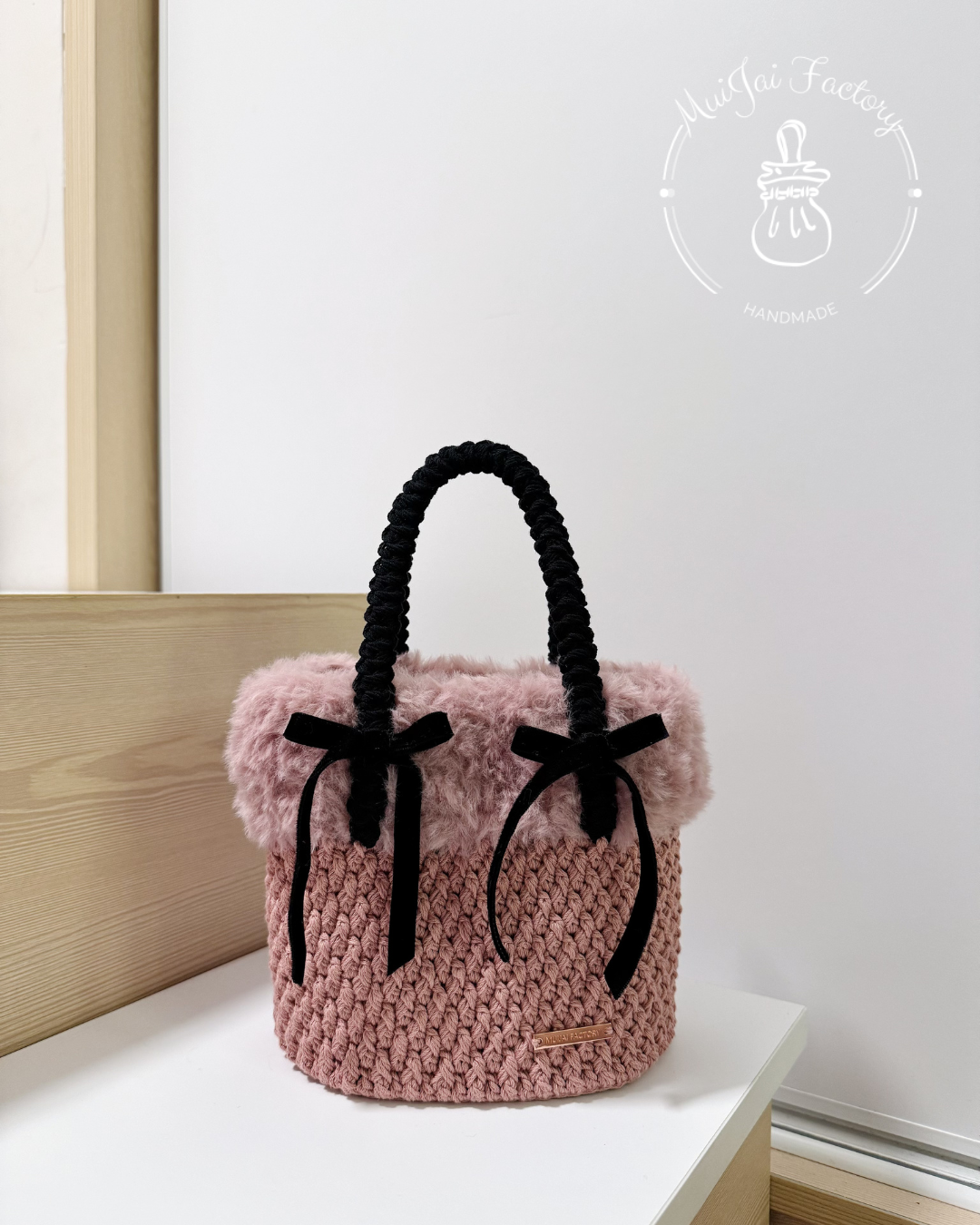 M009-SF: ♔ 𝙏𝙝𝙚 𝙉𝙪𝙩𝙘𝙧𝙖𝙘𝙠𝙚𝙧 (𝙁𝙡𝙪𝙛𝙛𝙮) 𝙍𝙞𝙗𝙗𝙤𝙣𝙨 𝘽𝙖𝙜 ♔