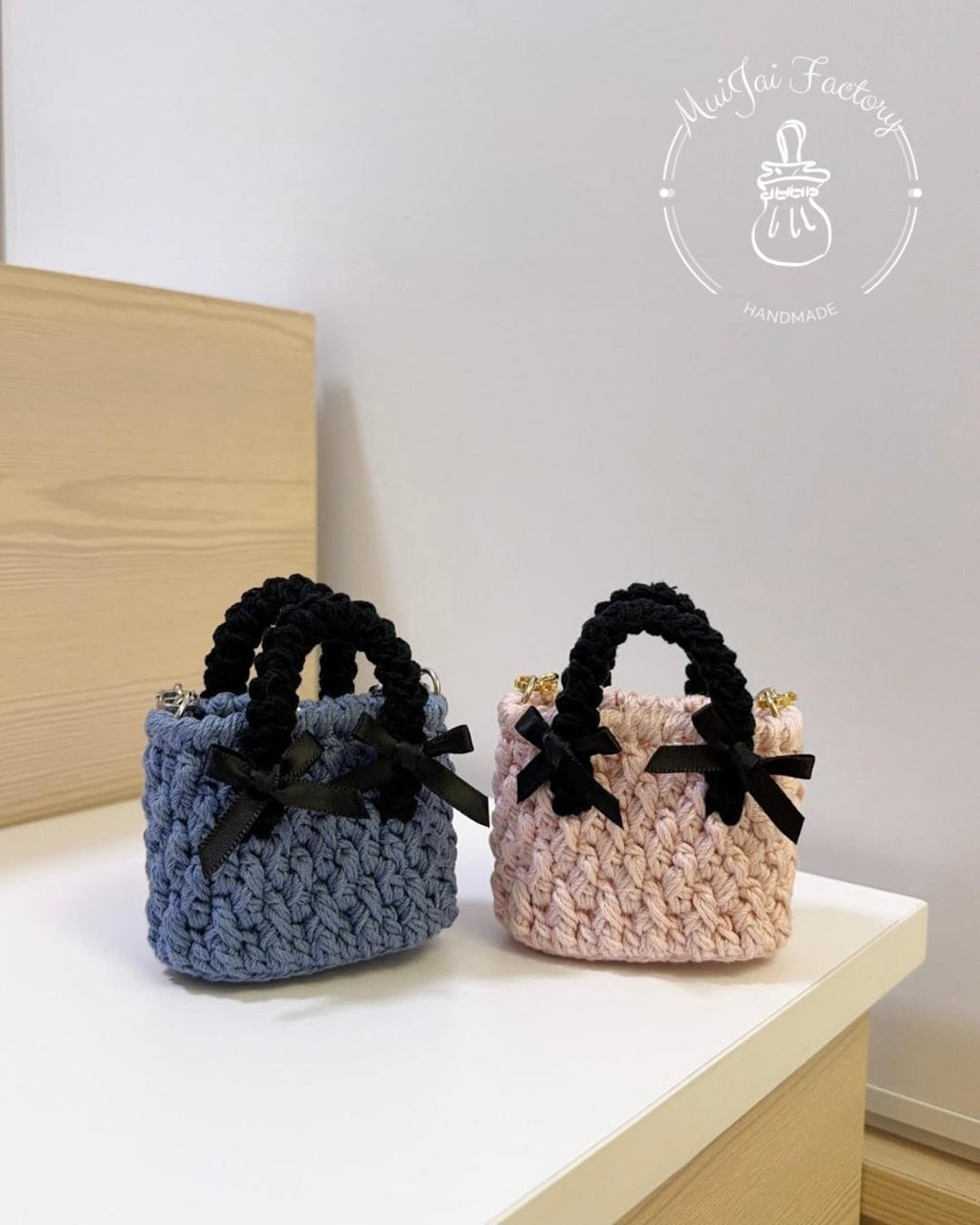 M009-XS:  ♔ 𝙏𝙝𝙚 𝙉𝙪𝙩𝙘𝙧𝙖𝙘𝙠𝙚𝙧 𝙍𝙞𝙗𝙗𝙤𝙣𝙨 𝘽𝙖𝙜 ♔