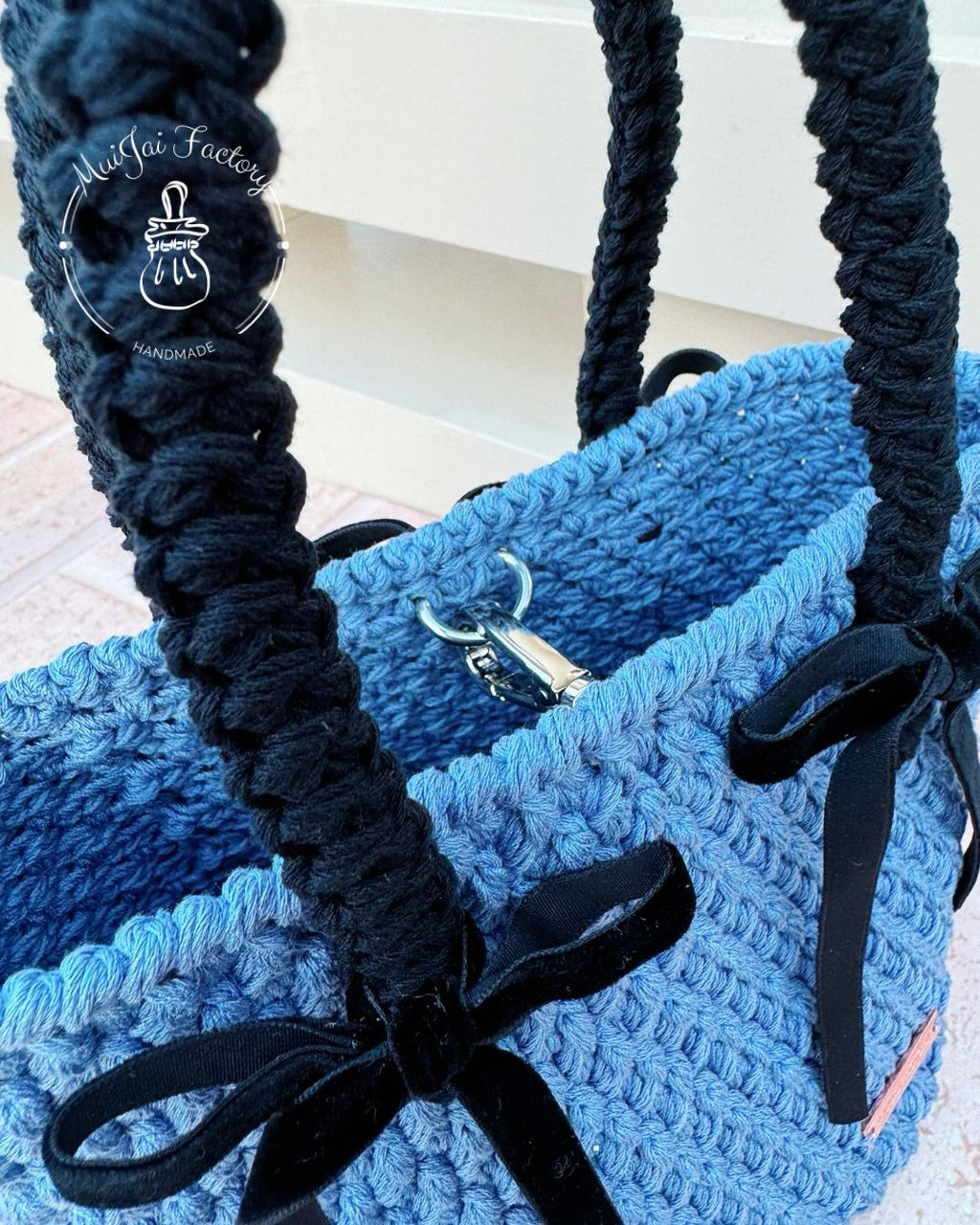 M009-S:  ♔ 𝙏𝙝𝙚 𝙉𝙪𝙩𝙘𝙧𝙖𝙘𝙠𝙚𝙧 𝙍𝙞𝙗𝙗𝙤𝙣𝙨 𝘽𝙖𝙜 ♔