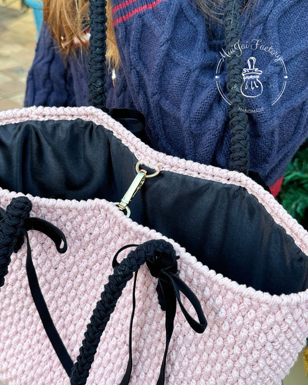 M009-L: ♔ 𝙏𝙝𝙚 𝙉𝙪𝙩𝙘𝙧𝙖𝙘𝙠𝙚𝙧 𝙍𝙞𝙗𝙗𝙤𝙣𝙨 𝘽𝙖𝙜 ♔